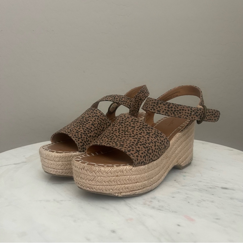 Universal Thread Leopard Print Platform wedge Sandals